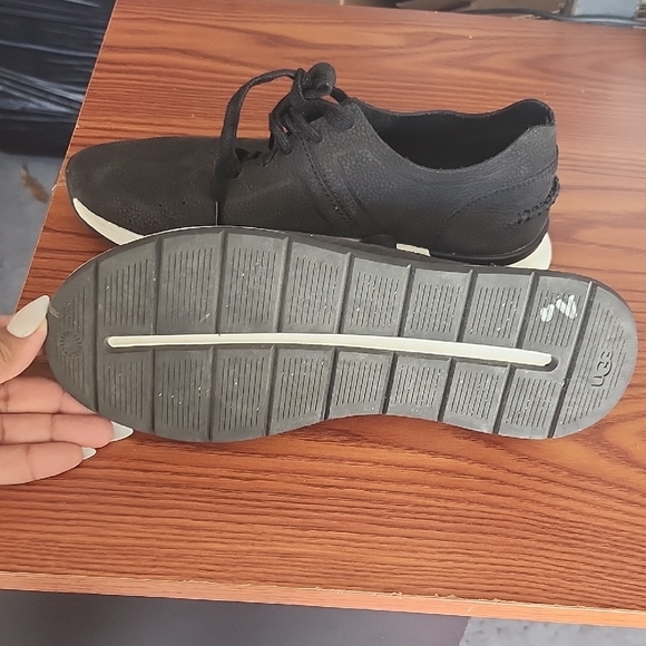 UGG Womem Black Casual Shoes - Picture 6 of 6